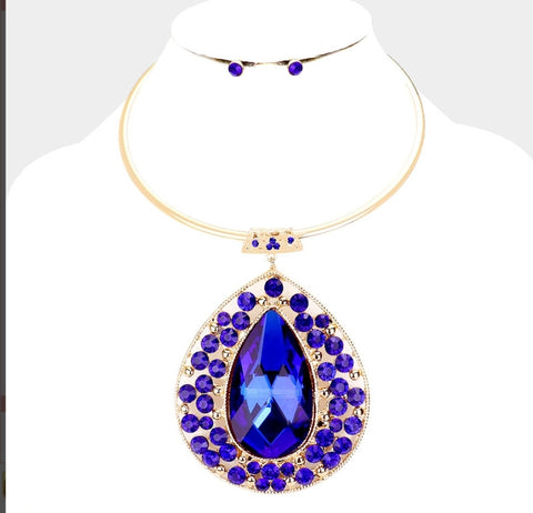 Queen Teardrop Necklace Set